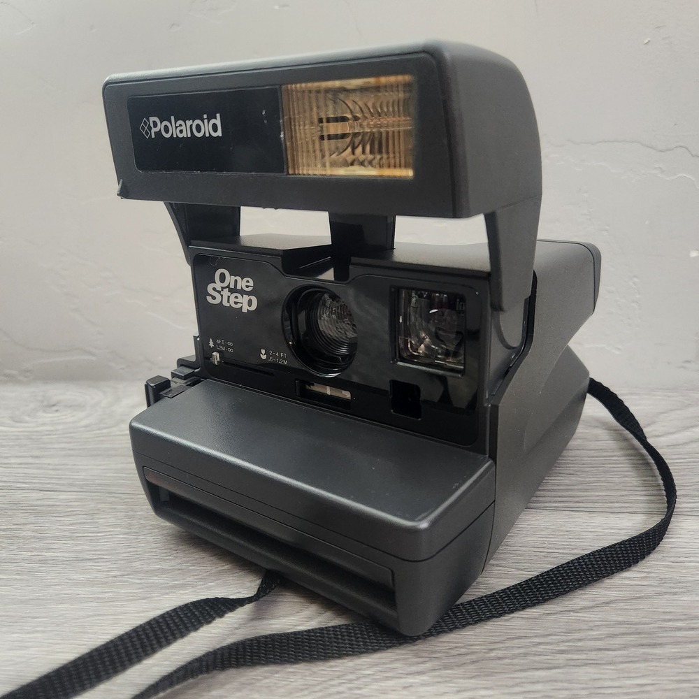 Vintage Polaroid Black Instant Film Camera OneStep 600 Point and Shoot Retro